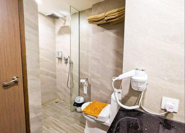 Bathroom 3, Lovina 5-03 at HarbourBay Residence, Batam