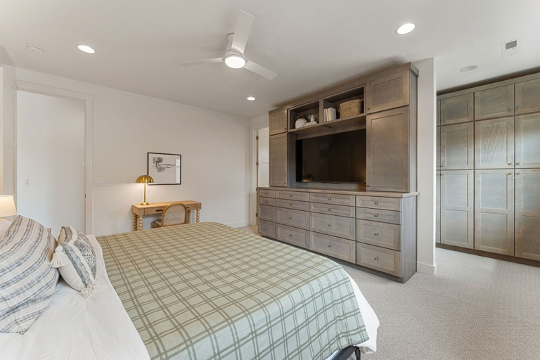 Room 4, Sol Retreat 6 Bedroom Home, Washington