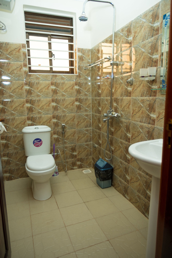 Bathroom 3, Kampala Suburbs Apartment, Jinja