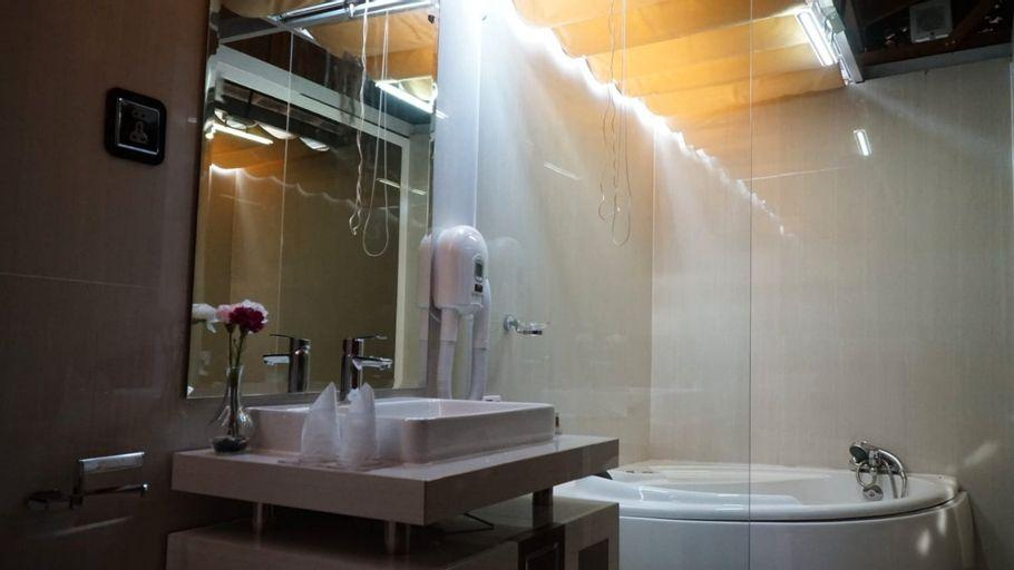 Bathroom 3, Blarak Villa, Gunung Kidul