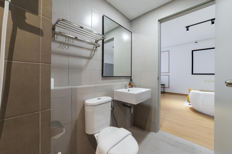 Bathroom 5, MayaBay Residence SplashMania Gamuda Cove Homestay by Sleepy Bear, Kuala Langat