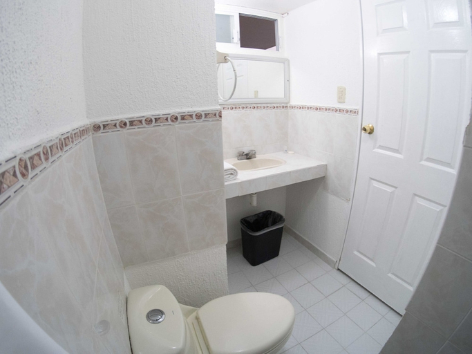 Bathroom 3, Hotel Qualitel Plus, Morelia