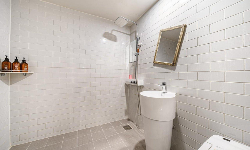 Bathroom 3, Daegu Dongseong-ro Brown Dot Dongseong-ro Branch, Buk