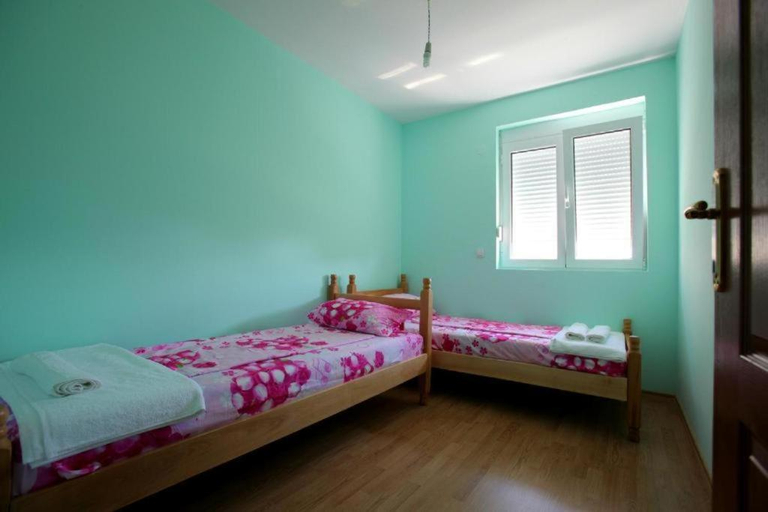 Others 4, Apartments Emy