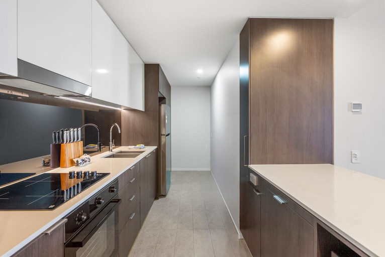 Private kitchen 4, Bright Apartment With Pool and Gym Access, Brisbane