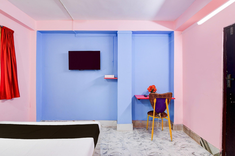 Room 5, Hotel O Shakuntala Park Bus Terminus, South 24 Parganas