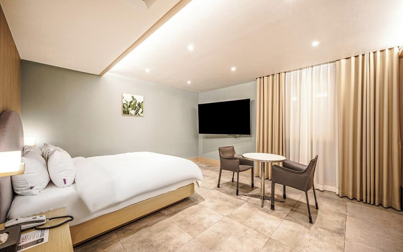 Room 5, H Avenue Dongseong-ro Daegu Station, Buk