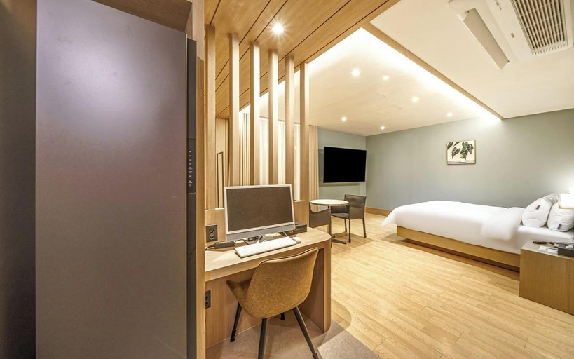 Room 2, H Avenue Dongseong-ro Daegu Station, Buk