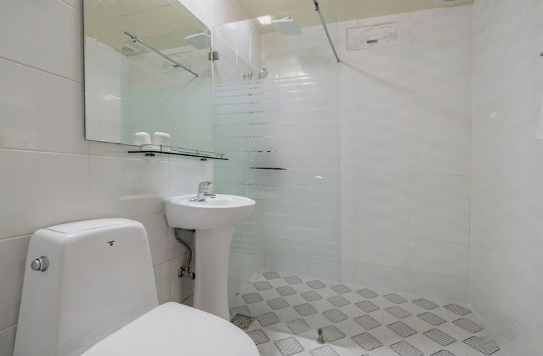 Bathroom 4, Eastern Hotel, Donghae