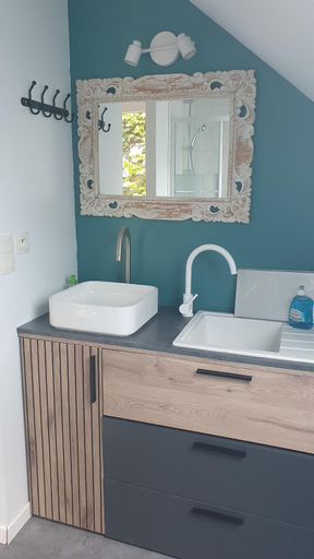 Bathroom 2, Evned Kelien, Morbihan