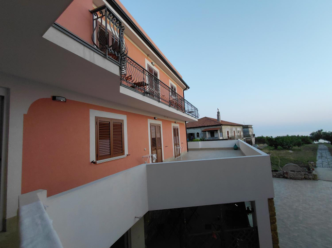 Others 5, Il Borgo di Nonno Carlo, Salerno