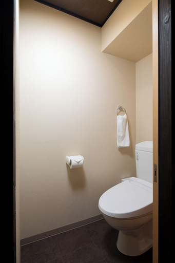 Bathroom 2, Kanade Tofukuji-minamimon, Kyoto