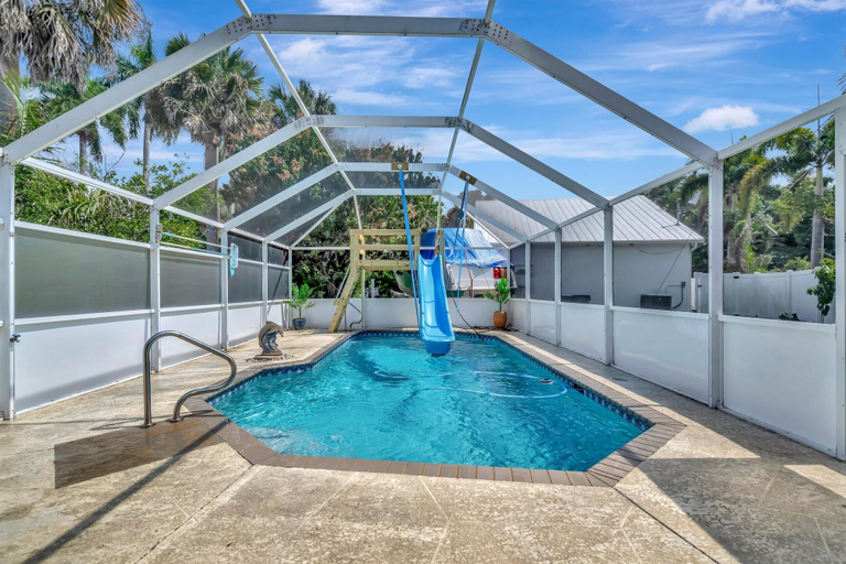Pool 2, Fort Myers Waterfront Boat House, Lee