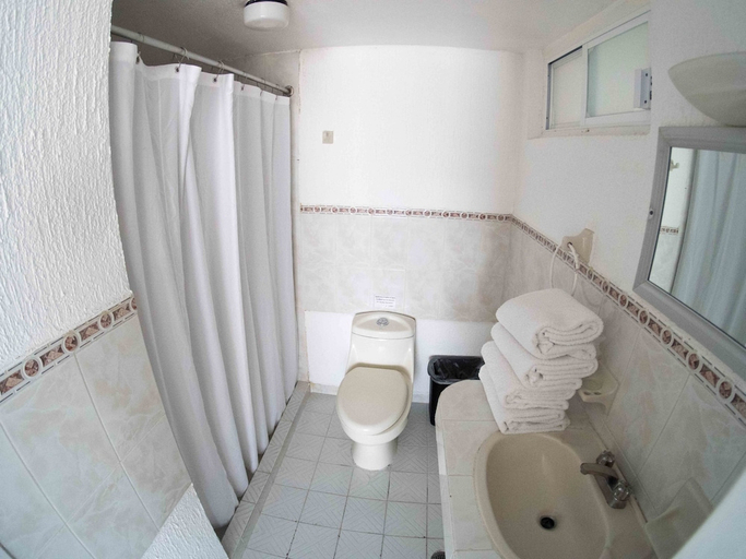 Bathroom 3, Hotel Qualitel Plus, Morelia