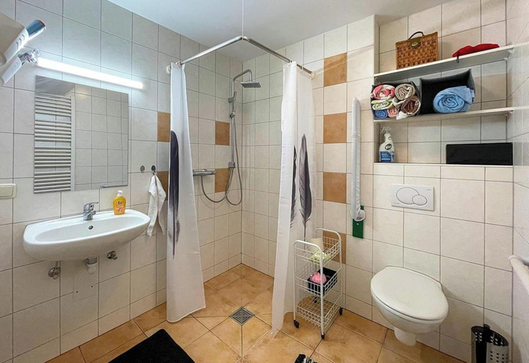 Bathroom, Ferienwohnung im Erholungsort Suhl, Suhl