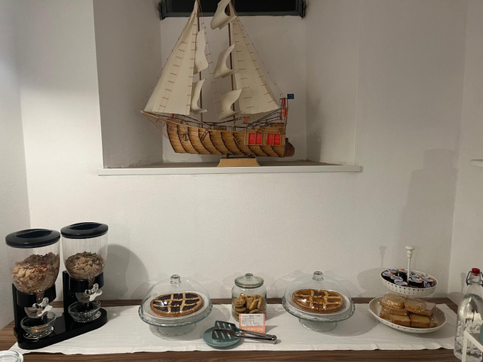Food & Drinks 5, B&b Red House, Lecco