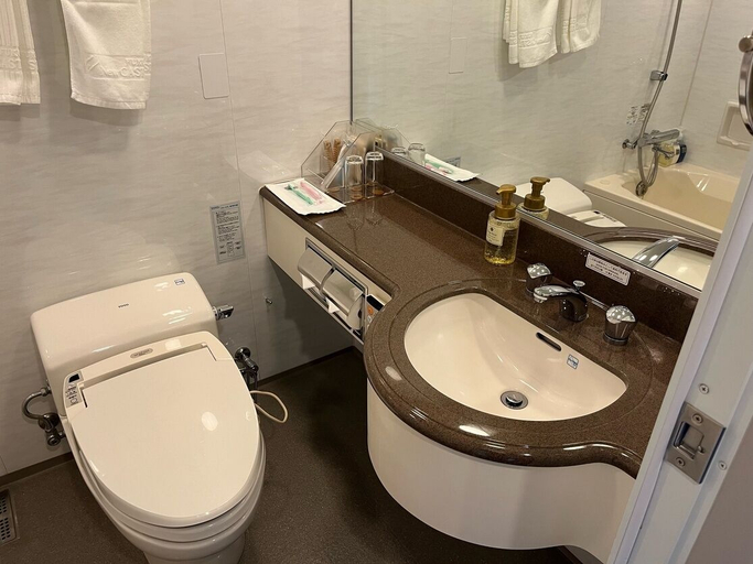 Bathroom 5, Fukuyama New Castle Hotel, Fukuyama