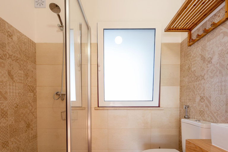 Bathroom 2, Cerro da Campanica, Santiago do Cacém