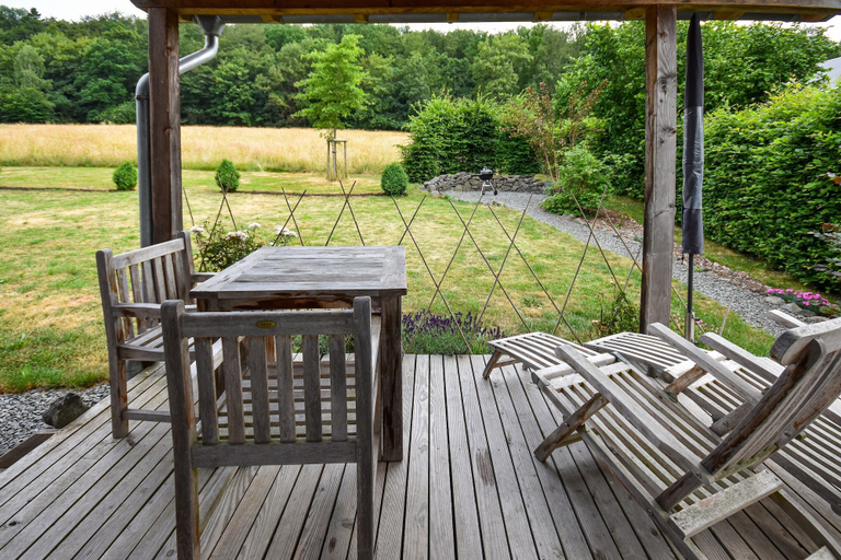 Balcony 2, Holiday Home in Forest With Terrace & BBQ, Vulkaneifel