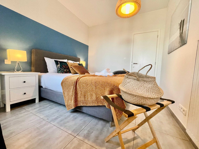 Room 2, Suite in Antwerp Near Meir Shops, Antwerpen