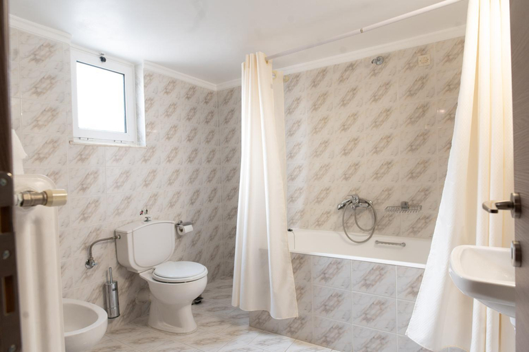 Bathroom 3, Hotel Koutriaris, Central Greece