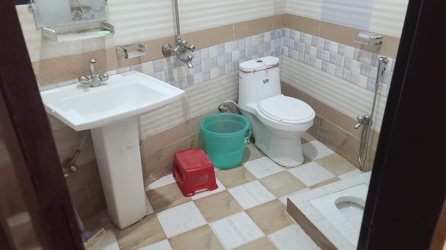 Bathroom 4, Balakot View Hotel & Restaurant, Hazara