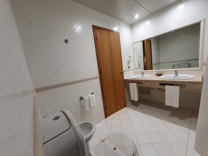 Bathroom 4, Anadia Cabecinho, Anadia