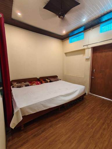 Room 5, Tirupati Guest House, Varanasi