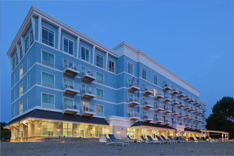 Exterior & Views 2, Hampton Inn & Suites Manistee Waterfront, Lake Michigan