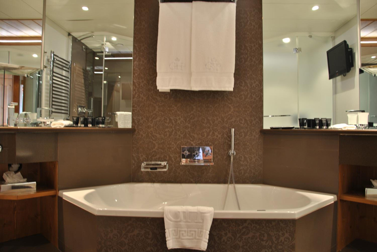 Bathroom 3, Grand Hôtel du Golf & Palace, Sierre