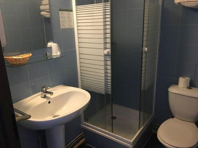 Bathroom 4, Green Park Hotel, Paris