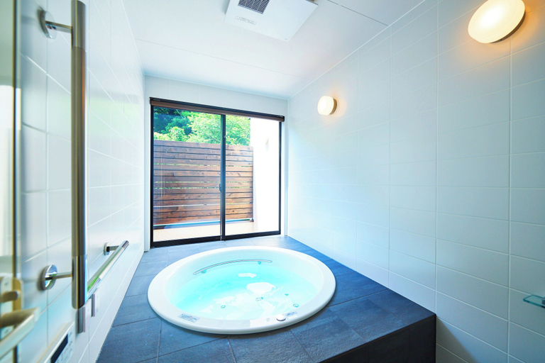 Bathroom 4, Refwind, Kyonan