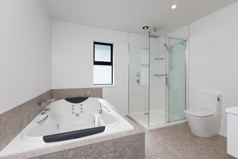 Bathroom 2, Oakura Beach Front Apartments, New Plymouth