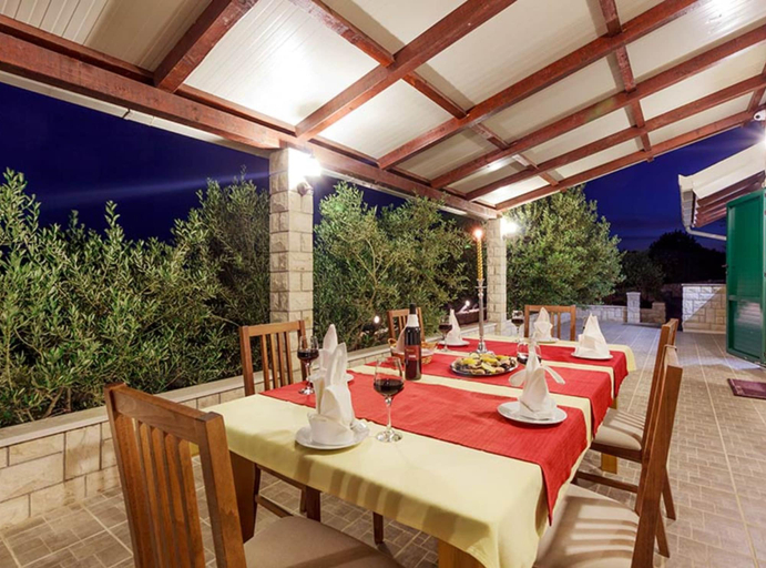 Food & Drinks 4, Villa Renata, Okrug