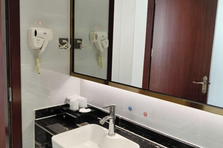 Bathroom 3, Ningxin International Hotel, Hechi