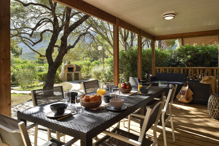 Balcony 4, Group Stay Near Sea in Propriano, Corse-du-Sud