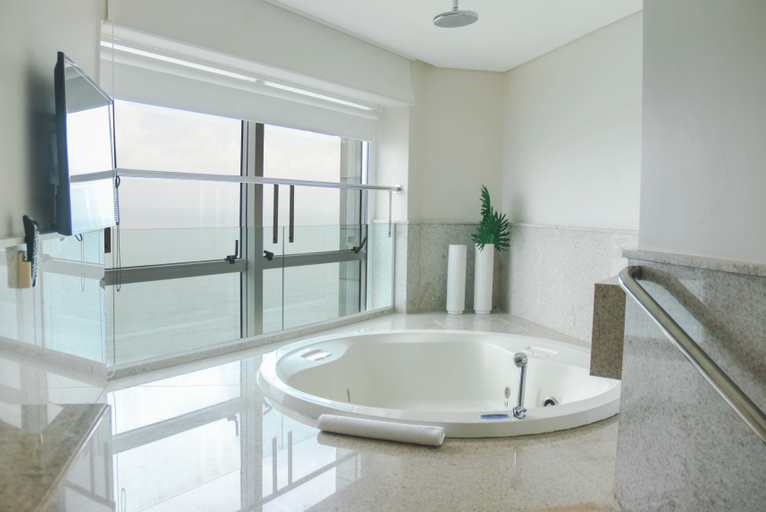 Bathroom, Radisson Recife, Recife
