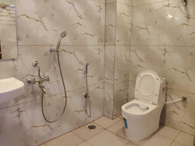 Bathroom 3, SB Royal INN, Mysore