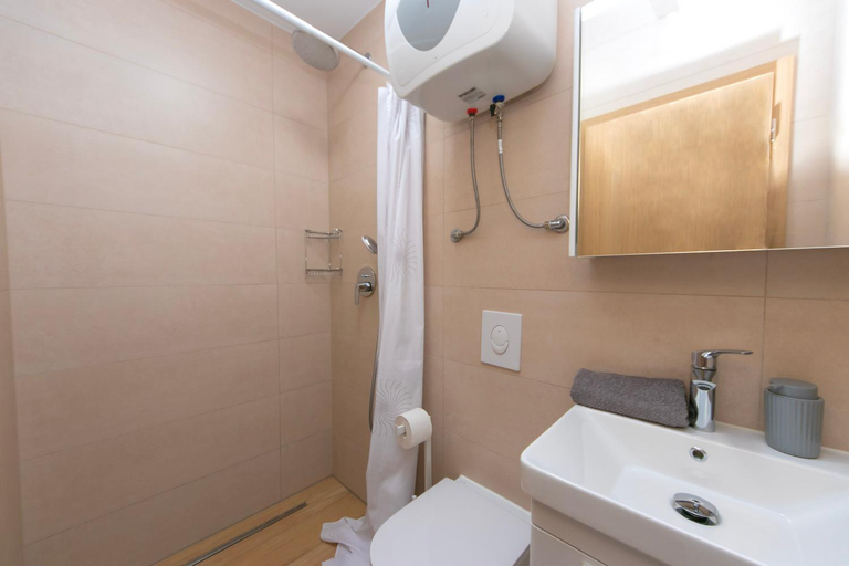 Bathroom 4, Apartmani Jakirusa, Brela