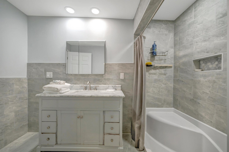 Bathroom 5, Fort Myers Waterfront Boat House, Lee