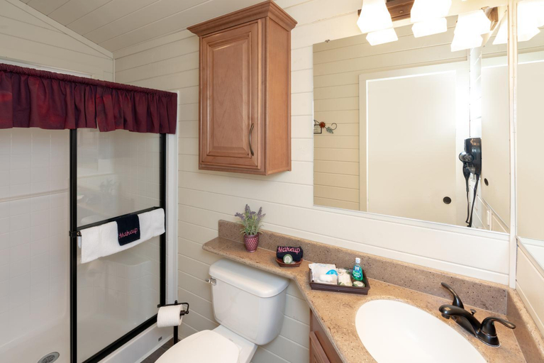 Bathroom, Sun Outdoors Central Coast Wine Country, San Luis Obispo