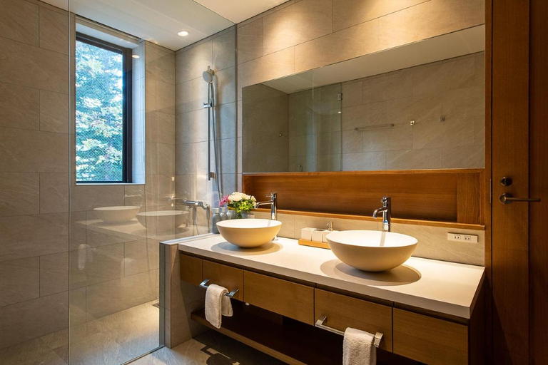 Bathroom 2, Zai-On 在恩, Kutchan