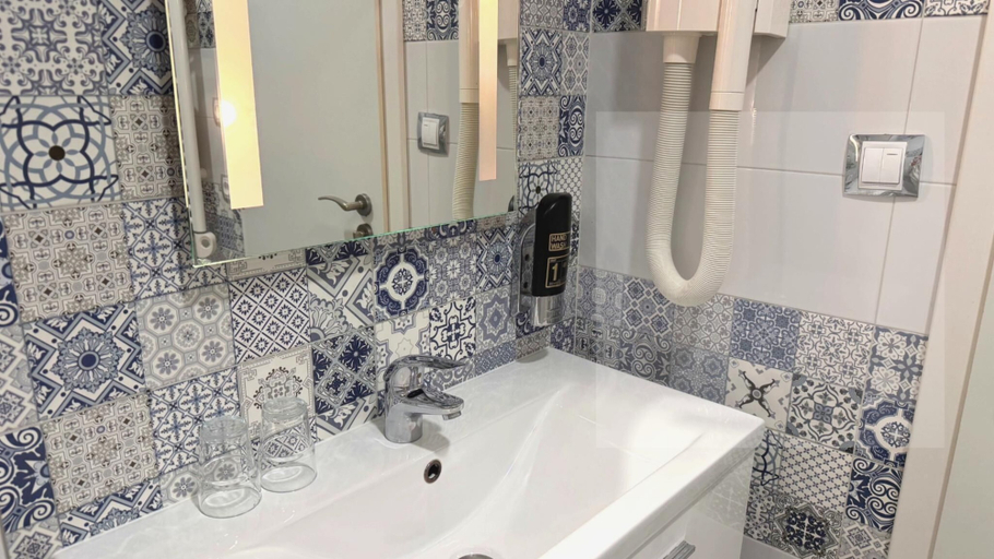 Bathroom 4, Hotel Union, Praha 5