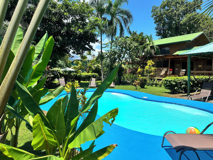 Indoor/outdoor pool 3, Uvita Oasis Retreat with Villa Cabins and Apartment, Osa