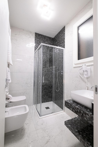 Bathroom 2, MirabiLuxury, Ravenna
