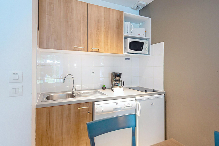 Private kitchen 3, Accessible Apartment With Terrace for 3, Maine-et-Loire