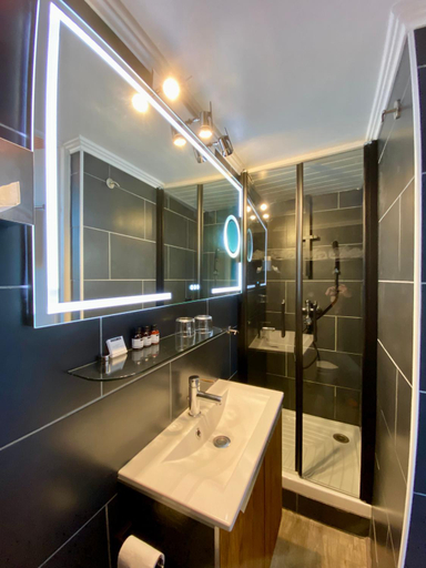 Bathroom 4, Hotel Le Caillebotis, Gironde