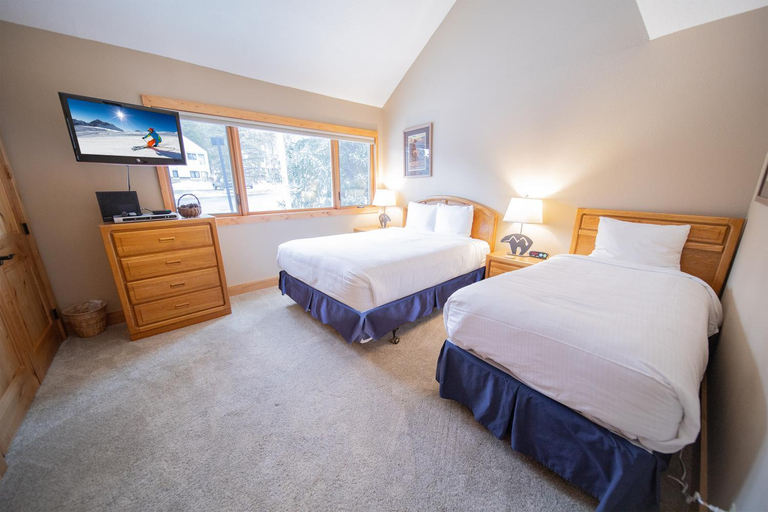 Bedroom 2, Quicksilver 1608, Summit