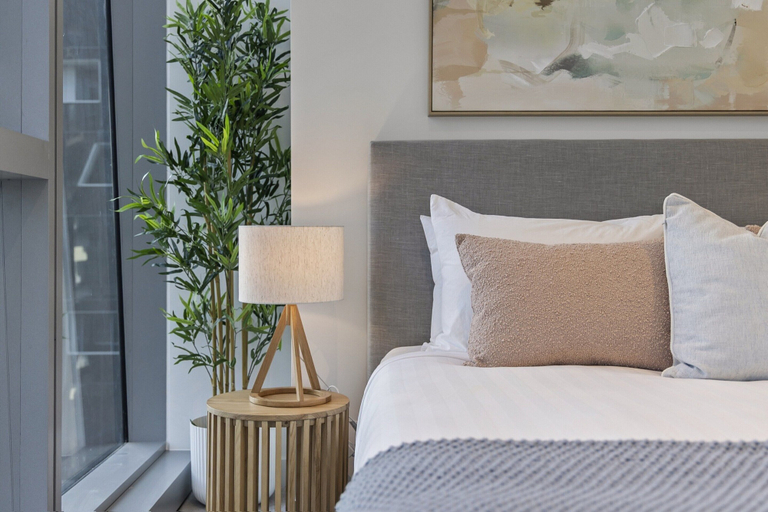 Room 5, Skyline & Sea Luxe Heated Pool, Gym, Sauna, Steam, Melbourne