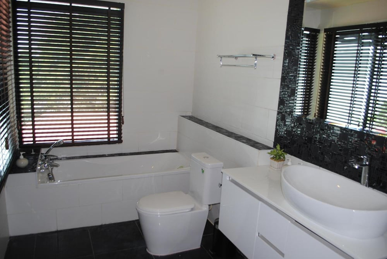 Bathroom 3, Sunday Harbour View Hotel Sukhumvit 50, Tha Muang